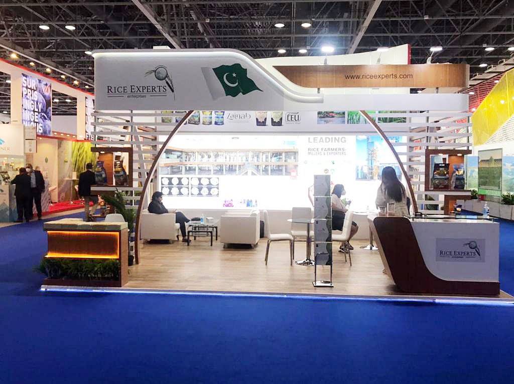 custom-stand-140